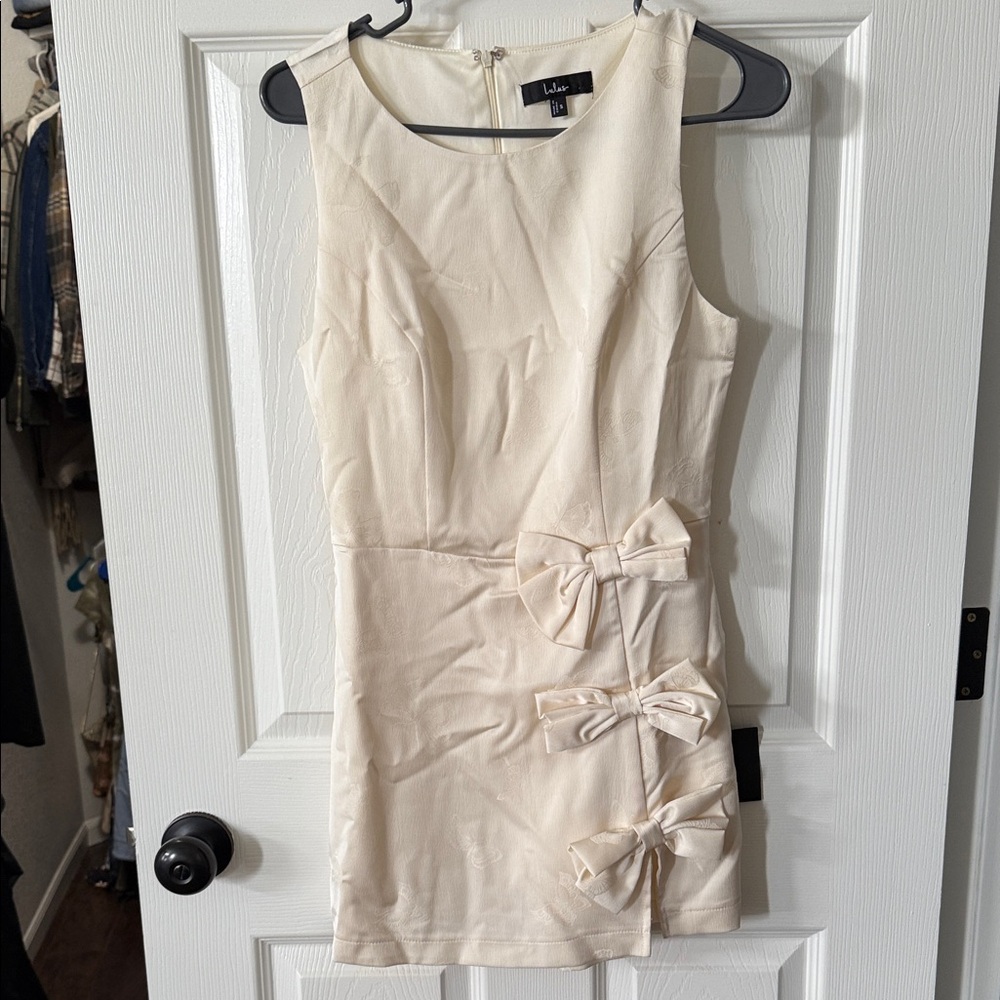 Lulu's Ivory Bow Detail Mini Romper